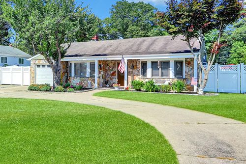1039 Terry Rd, Ronkonkoma, NY, 11779-4734 | Card Image