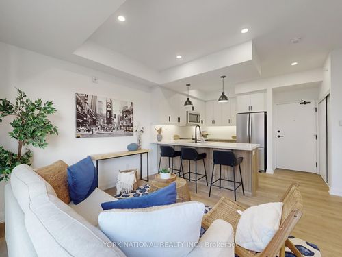 205-49 Charles St, Newmarket, ON, L3Y3V7 | Card Image
