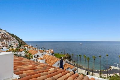 66 - Camino De Flores, Condo with 2 bedrooms, 1 bathrooms and 1 parking in Avalon CA | Image 2