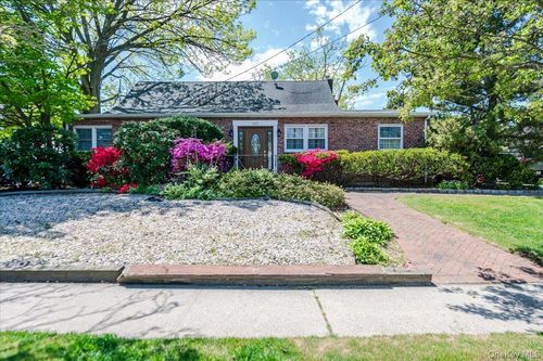593 Pearl St, Oceanside, NY, 11572-1828 | Card Image