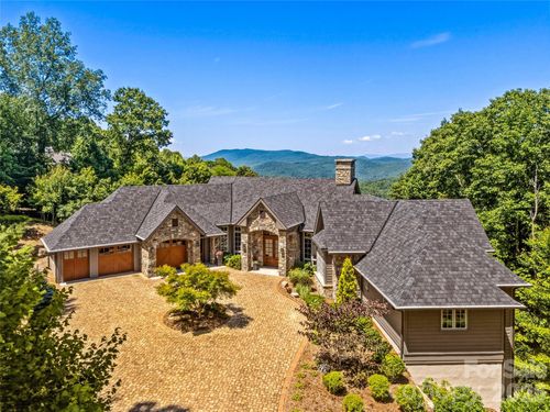 504 Hagen Dr, Hendersonville, NC, 28739-8940 | Card Image