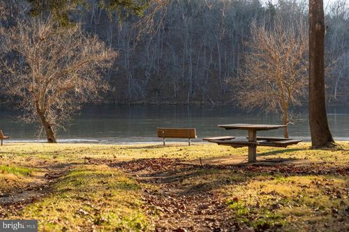 987 Riverside Dr, LURAY, VA, 22835-3019 | Card Image