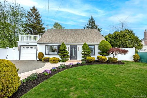 2181 Hortense Ave, Seaford, NY, 11783-2624 | Card Image