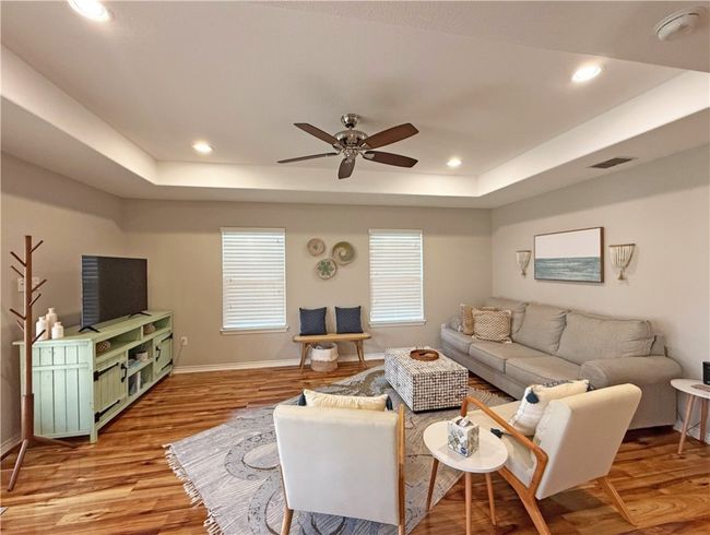1020 S Live Oak St, House other with 2 bedrooms, 2 bathrooms and null parking in Rockport TX | Image 6