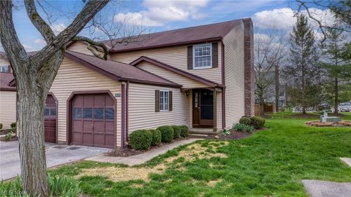 9648 E Idlewood Dr, Twinsburg, OH, 44087-1642 | Card Image