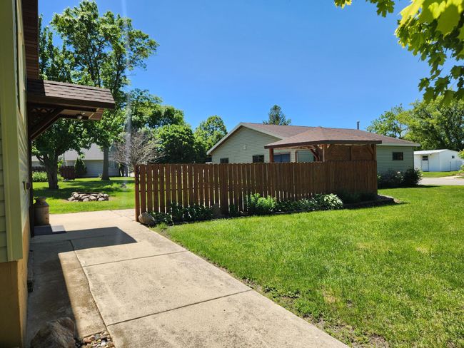 Distance to the detached is minimal & features excellent outdoor space. | Image 23