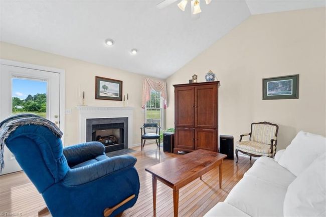 Living Room | Image 5