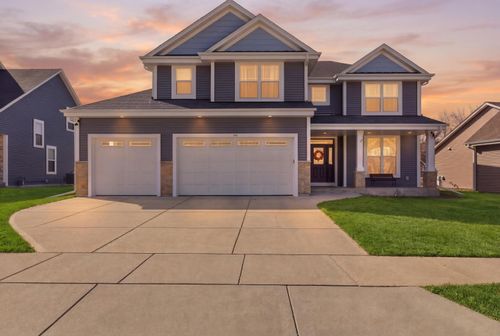 520 Edgewater Dr, West Bend, WI, 53095-4307 | Card Image