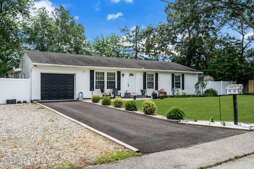 417 Chestnut Dr, Lanoka Harbor, NJ, 08734-2617 | Card Image
