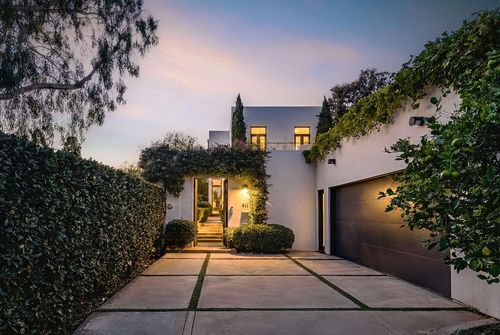 411 E Carrillo St, SANTA BARBARA, CA, 93101-1401 | Card Image