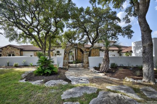 202 Waterstone Pkwy, Boerne, TX, 78006-3910 | Card Image