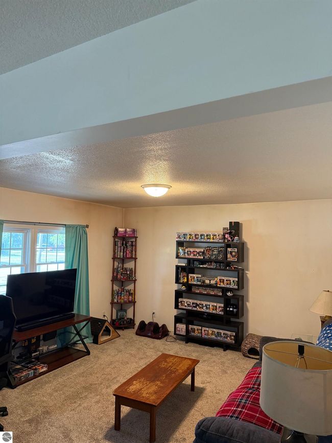 811 E Center St, House other with 3 bedrooms, 2 bathrooms and null parking in Ithaca MI | Image 6