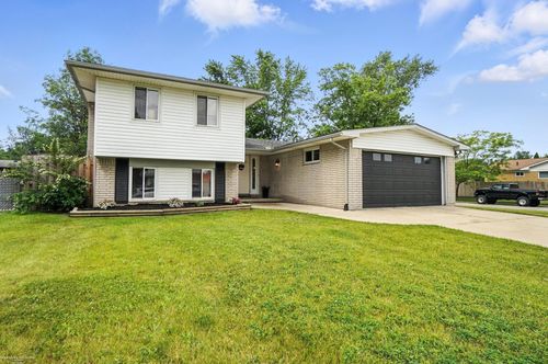 20331 Bourassa Ave, Brownstown Twp, MI, 48183-5001 | Card Image