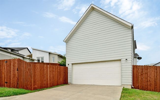 Detached 2-car garage space | Image 30