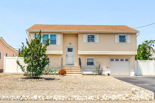 3428 Bergen Ave, Toms River, NJ, 08753-4807 | Card Image