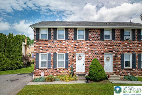 7 Rosemont Ct, Palmer Twp, PA, 18045-5254 | Card Image