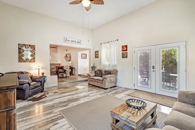 355 Esperanza Dr, House other with 4 bedrooms, 2 bathrooms and null parking in Bosque Farms NM | Image 4