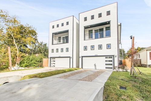 5325 Rue St, Houston, TX, 77033-4217 | Card Image