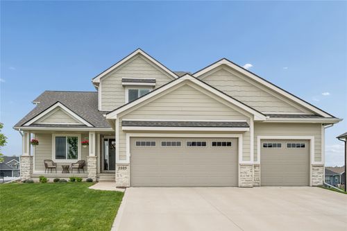 2105 Timberview Dr, Norwalk, IA, 50211 | Card Image