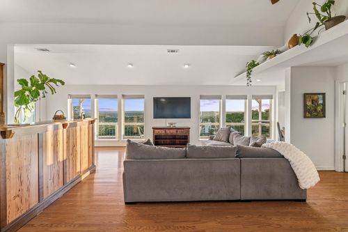 8132 Breeze Way, Jonestown, TX, 78645-9644 | Card Image