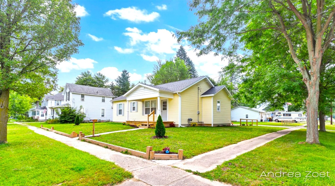 Walnut St, Hastings, MI 49058