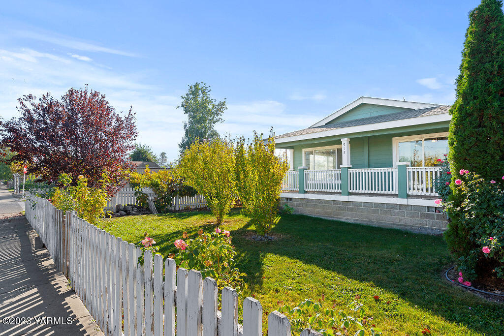 Toppenish Ave, Toppenish, WA 98948
