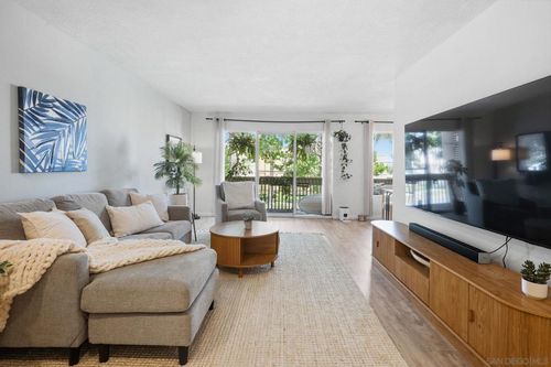 212-4600 Lamont, San Diego, CA, 92109 | Card Image