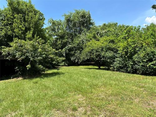 1102 N Battlebell Rd, Highlands, TX, 77562-4039 | Card Image