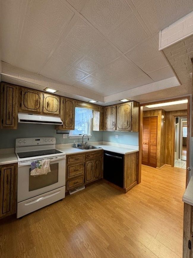 125 Hillview Ln, House other with 4 bedrooms, 2 bathrooms and 4 parking in Melcroft PA | Image 4
