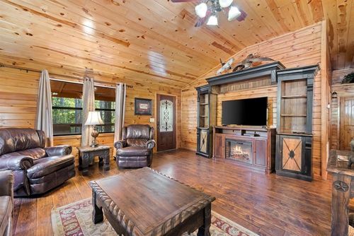 136 Mt Herman Rd, Broken Bow, OK, 74728-7613 | Card Image