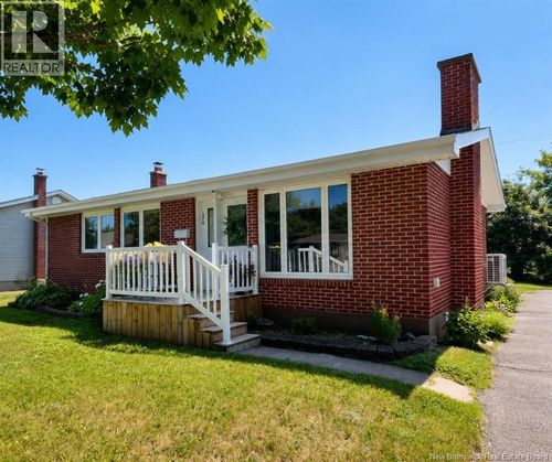 374 Mckenna Ave, House with 3 bedrooms, 2 bathrooms and null parking in Miramichi NB | Card Image