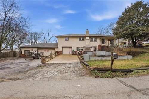 3738 Ditzler Ave, Kansas City, MO, 64133-1141 | Card Image