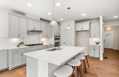 7-27 Walpole Park S, Walpole, MA, 02081-2531 | Card Image