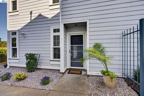 411 Commodore Dr, Richmond, CA, 94804-4582 | Card Image