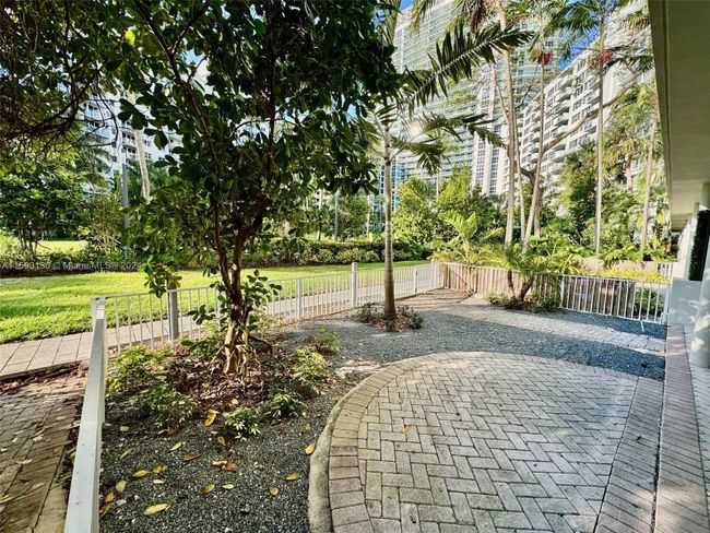 L42S - 1500 Bay Rd, Condo with 1 bedrooms, 1 bathrooms and null parking in Miami Beach FL | Image 6