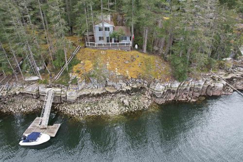 17a-2890 Nelson Island Shoreline, Nelson Island, BC, V0N1S0 | Card Image