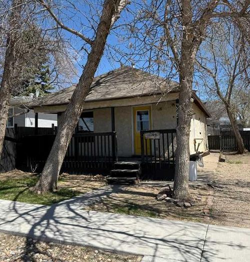 325 4 Street Se, Redcliff, AB, T0J2P0 | Card Image