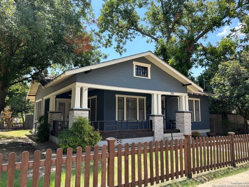 709 W Coll St, New Braunfels, TX, 78130-5624 | Card Image