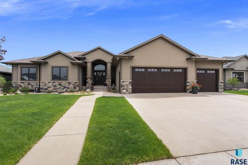 9309 W Lakeside Cir, Sioux Falls, SD, 57107-3000 | Card Image