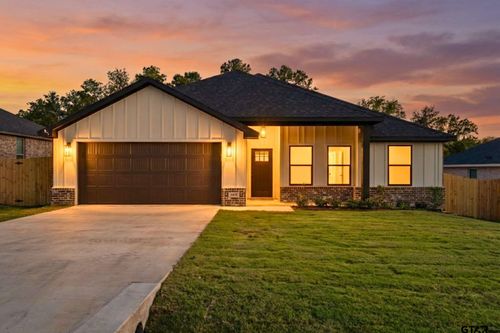 16517 Crossing Cir, Lindale, TX, 75771-1530 | Card Image