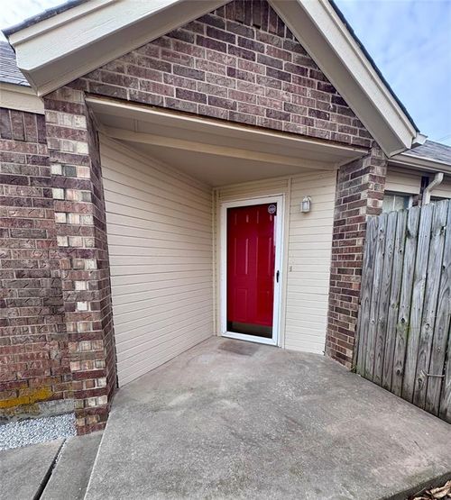 2407 Lakecrest Dr, Moore, OK, 73170-7474 | Card Image