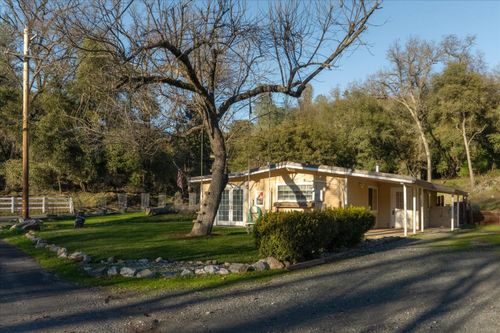 8653 Hidden Valley Rd, Mountain Ranch, CA, 95246-9511 | Card Image