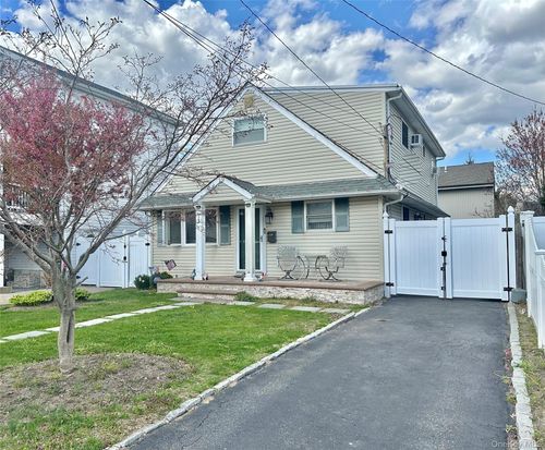 19 Tameling Ave, Babylon, NY, 11702-3606 | Card Image
