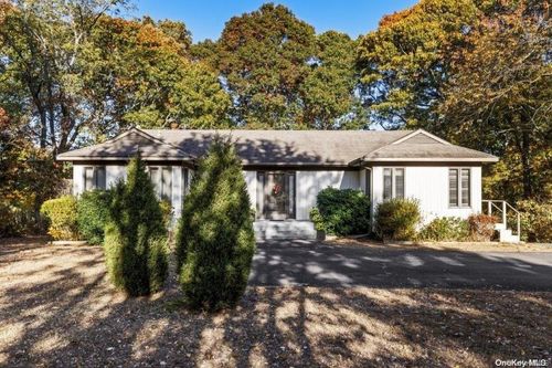 1350 Aldrich Ln, Laurel, NY, 11948-1002 | Card Image