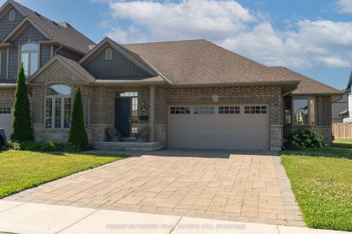 3526 Singleton Ave, London, ON, N6L0E4 | Card Image