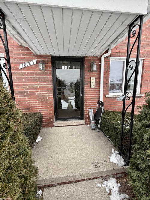 18765 Eastland St, Roseville, MI, 48066-2139 | Card Image