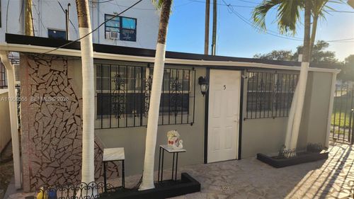 apt-5-2272 Sw 8th St, Miami, FL, 33135-4930 | Card Image