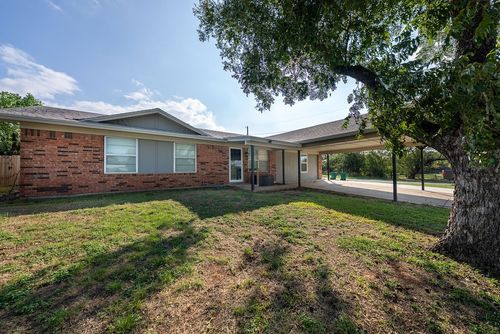1610 W Plummer St, Eastland, TX, 76448-2322 | Card Image