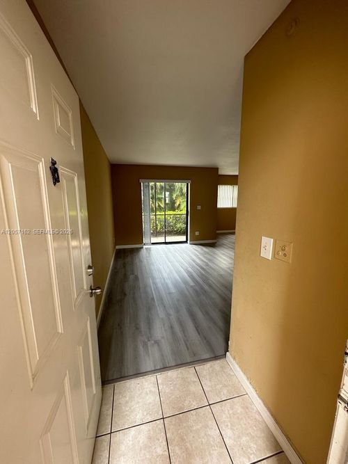 0-4047 Nw 87th Ave, Sunrise, FL, 33351-6586 | Card Image