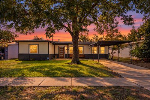 2116 Ridgeway St, Arlington, TX, 76010-7616 | Card Image